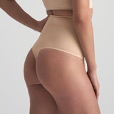 Bye bra - Usynlig Højtaljet String Beige
