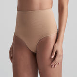 Bye bra - Seamless Højtaljet String Beige