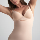 Byebra - Sculpting Open Bust Kjole Beige