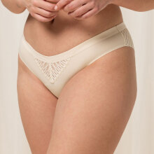 Triumph - Aura Spotlight Brazilian Creamy Dream Triumph - Aura Spotlight Brazilian Creamy Dream